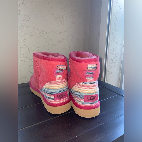 UGG BOOTS red / pink Women size 11 RARE aztec design pattern